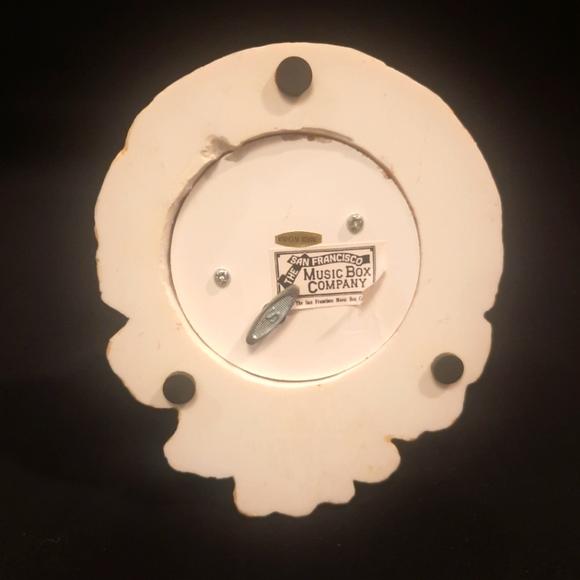 Vintage San Francisco Music Box Bear In A Tree Stump Outhouse ~ As Time Goes By - Picture 10 of 11